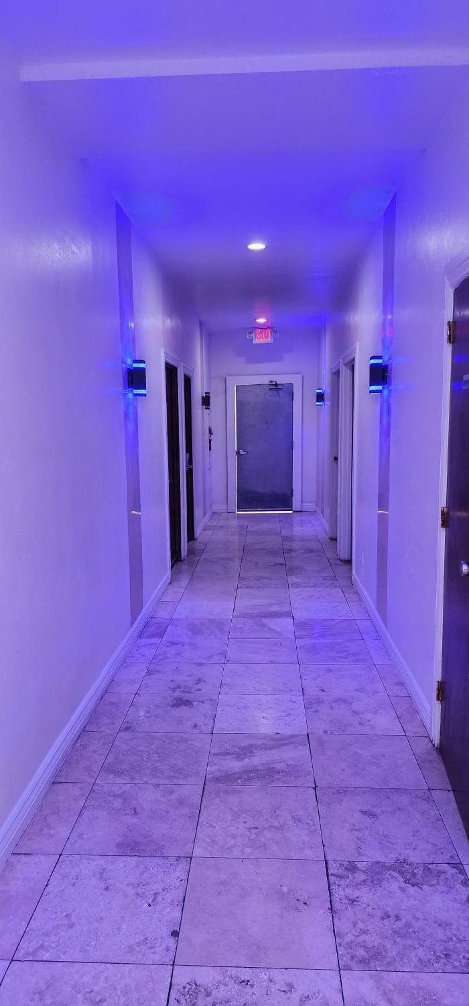 B&J Hotel And Apartments Пекос Екстериор снимка