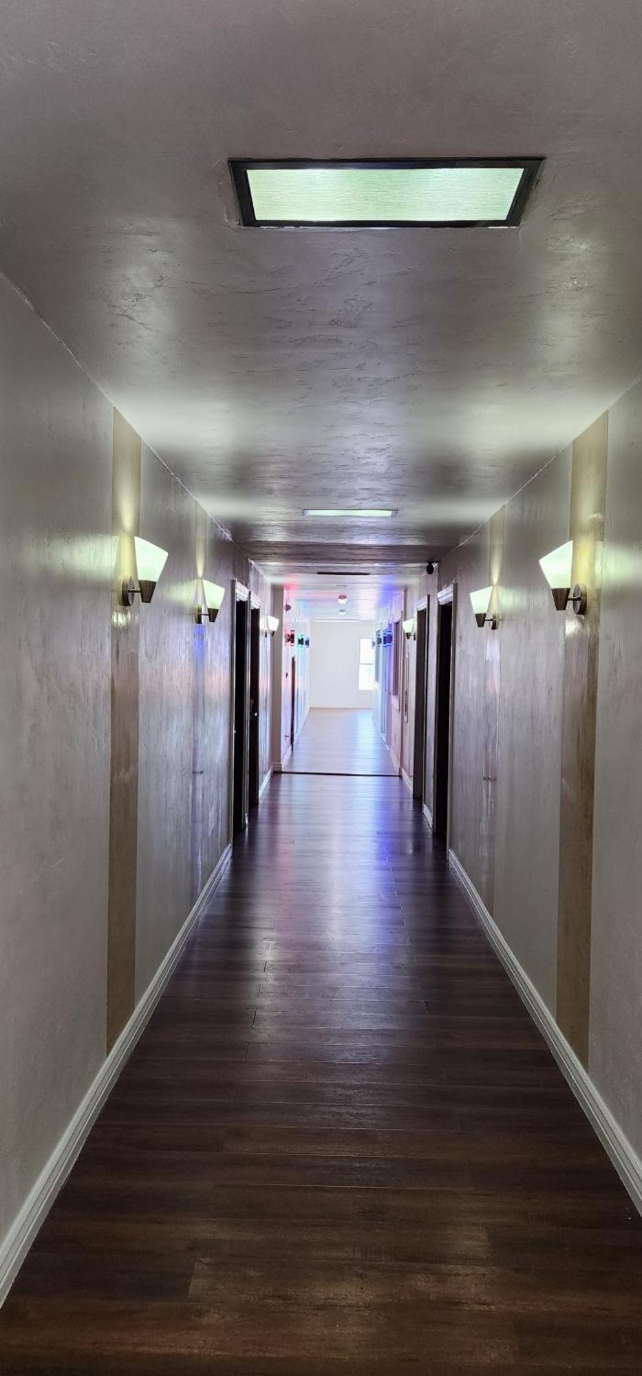 B&J Hotel And Apartments Пекос Екстериор снимка