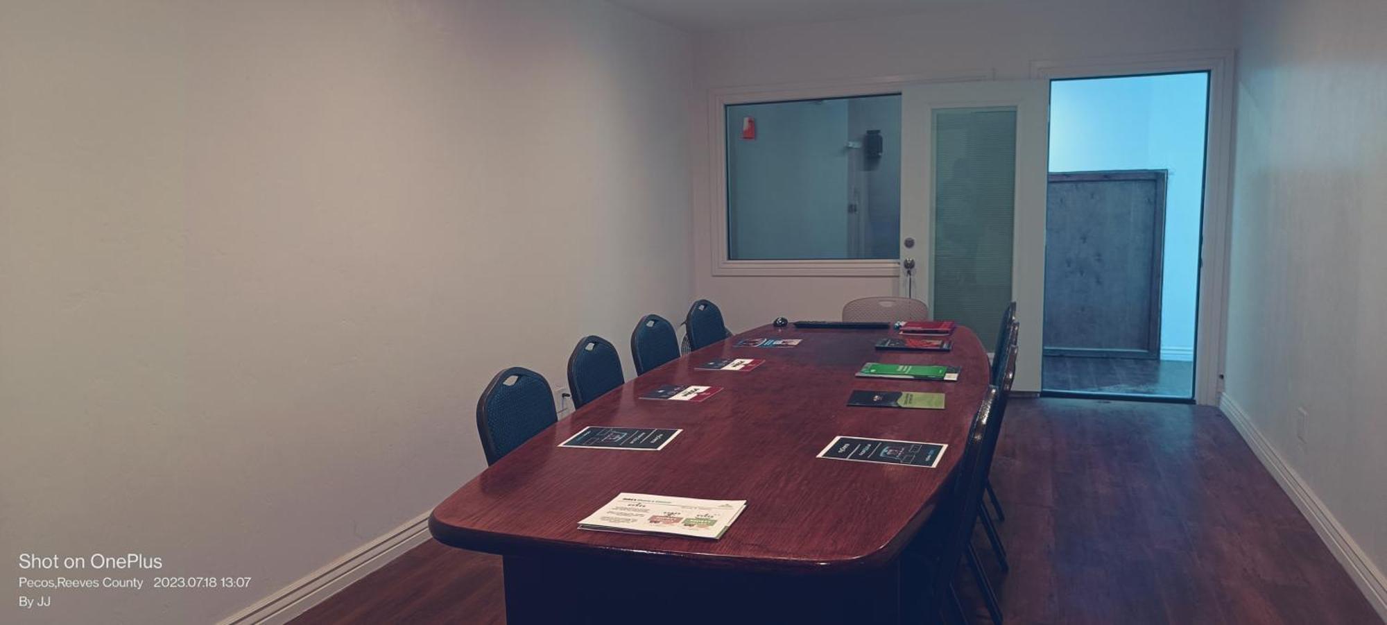 B&J Hotel And Apartments Пекос Екстериор снимка